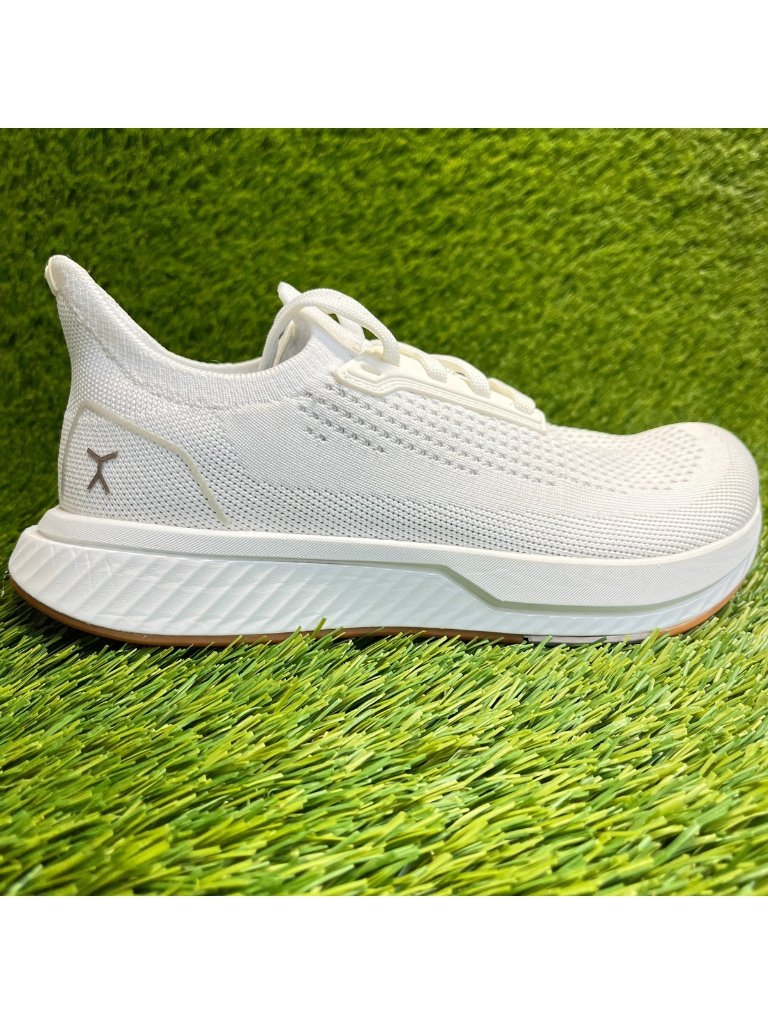 Flux Adapt Runner White Gum Womens Size 7 Athletic Walking Knit Shoes Sneakers